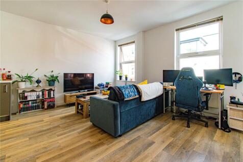 Strawberry Hill, Newbury, Berkshire, RG14 photo 4