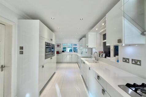 Kitchen/Breakfast Room: