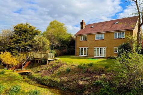 Pulborough, RH20 - property photo