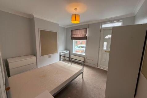 Bright double bedroom with neutral decor, a met...