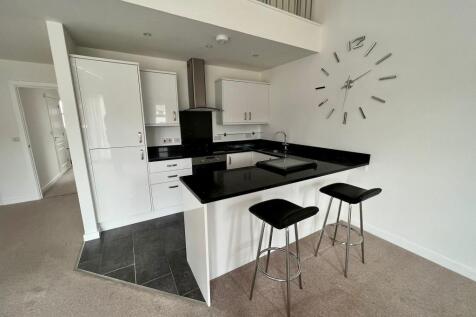 Falcon Drive, Christchurch, Dorset, BH23 photo 4