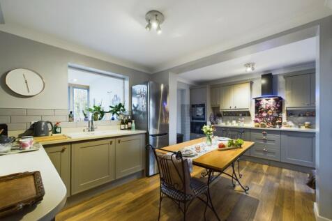 Kitchen/Breakfast Area