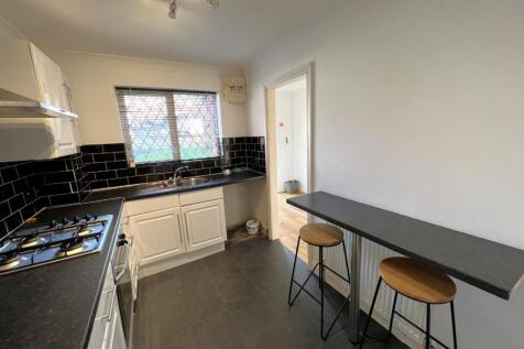 Westbury Close, Whitleigh, Plymouth, Devon, PL5 4AH photo 4