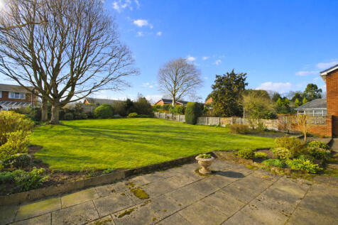 REAR GARDEN 1