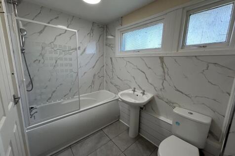 62 Greatmeadow Bathroom.jpeg