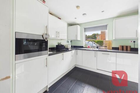 Minton Close, Blakelands photo 4