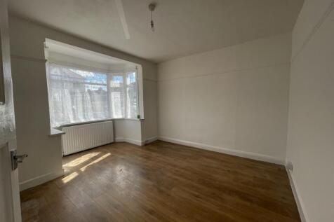 Chepstow Gardens, Southall photo 4