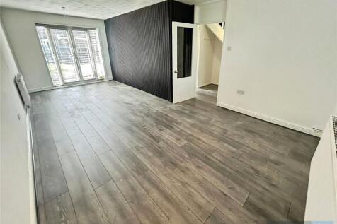 Cremorne Hey, Liverpool, Merseyside, L28 photo 3