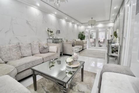 Through Lounge (was originally 2 rooms)