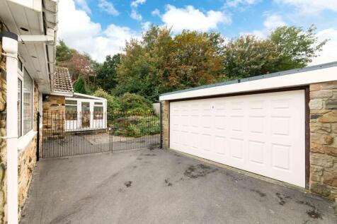 DETACHED DOUBLE GARAGE