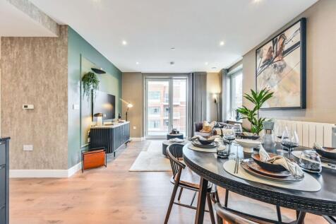 London, SE28 - property photo
