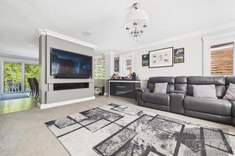 CAM03417G0-PR1219-STILL025.jpg