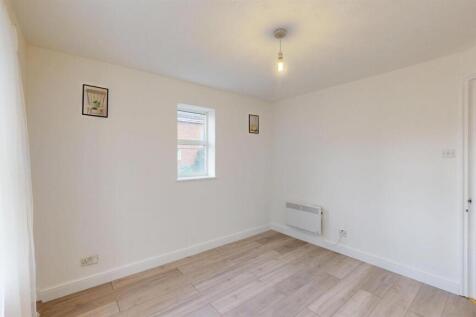 Property to rent in Beckton - Barrain London