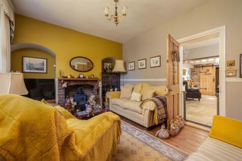 Crumble Cottage Sitting Room-2.jpg