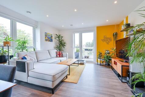 London, W3 - property photo