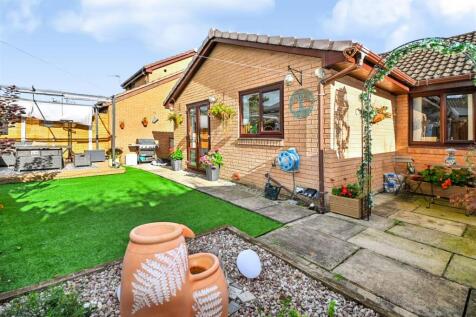 6 Hatherway Court Rear of Property.jpg