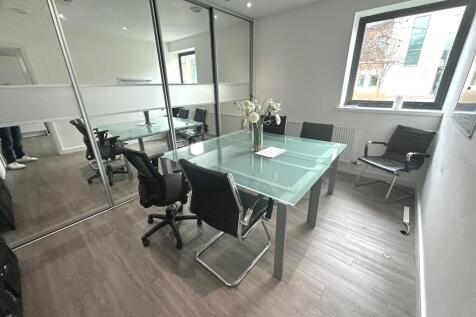 Office to rent Image 4