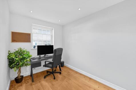 Bedroom/Study