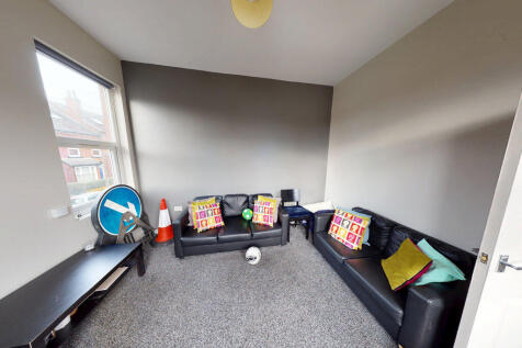 5-bed house on Brudenell Road, Hyde Park, Leeds LS6 1EG, £2,450/mo