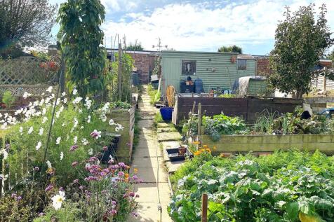 5 Lullington Close - Garden3.jpg