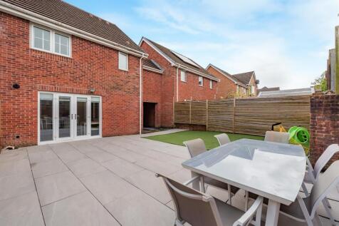 7 Hanbury Grove-17.jpg