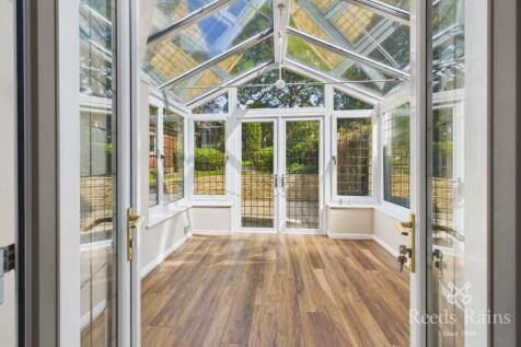 Doncaster Road, Crofton, Wakefield, West Yorkshire, WF4 photo 4