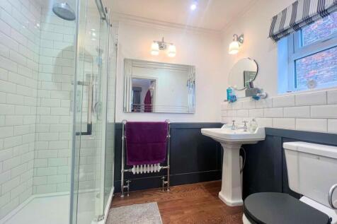 Bedroom 2 - Ensui...