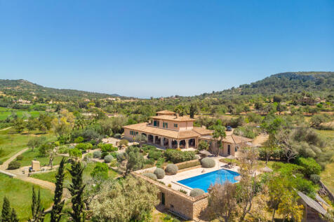 Beautiful finca estate with Mediterranean garden