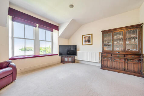 Lounge Sitting Ro...