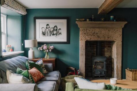 Living Room-4.jpg
