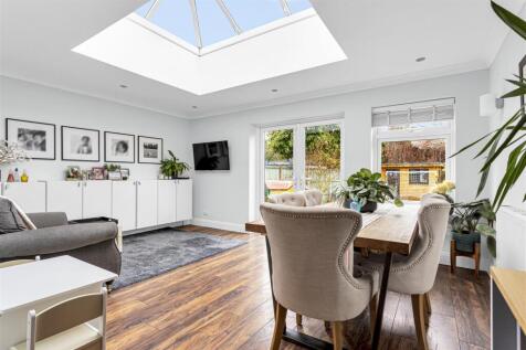 Family Room 2 Village Way.jpg