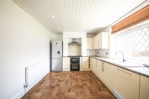 Grovehall Avenue, Leeds, LS11  photo 5