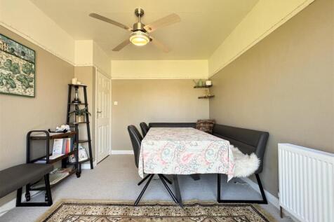 Bedroom 3/Dining Room