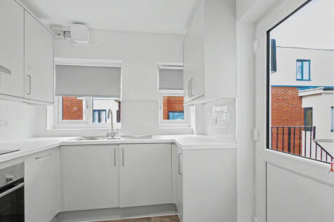 10.KITCHEN.JPG