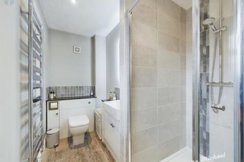 CAM03218G0-PR0104-STILL011