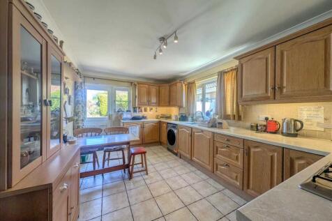 Kitchen /