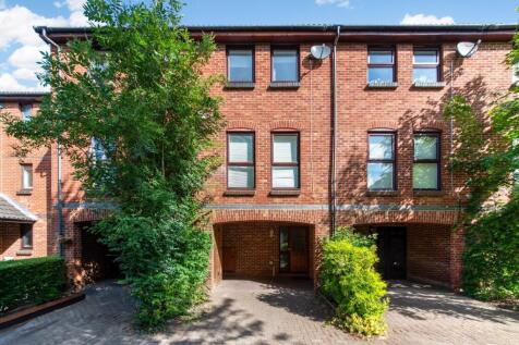 FARRIERS CLOSE,15-2.jpg