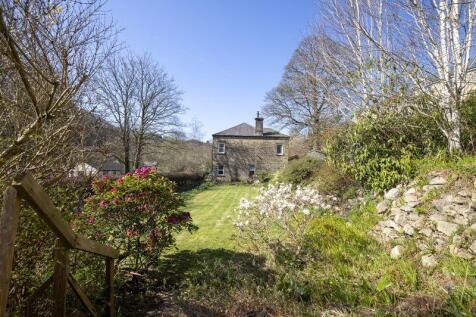 Garden &amp; Side Exterior