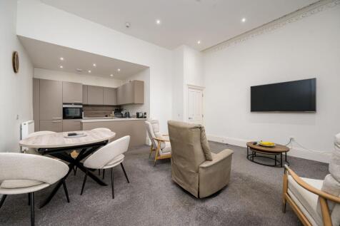Lounge/Kitchen