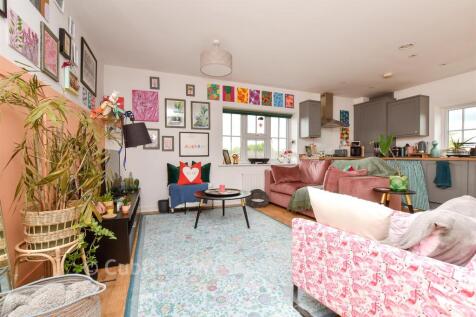 Lounge / Kitchen
