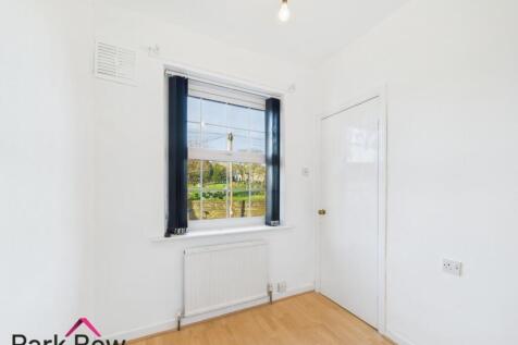 DRESSING ROOM / STUDY