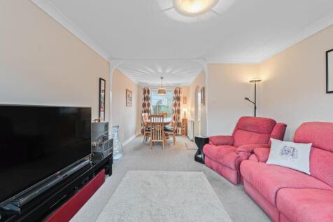 2 bed, 1 bath Terraced in Leeds - Photo 3