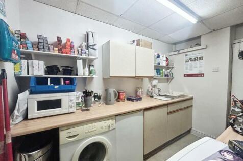 Retail Property (high street) to rent Image 11