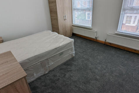 Grange Avenue, Reading, Berkshire, RG6 photo 4