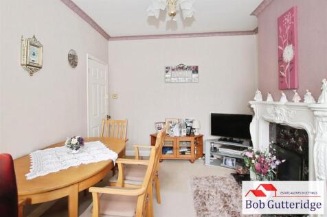 BAY FRONTED DINING ROOM