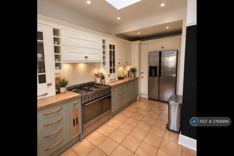 Southdown Avenue, London, W7 photo 4