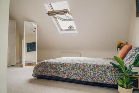 Ystafell Wely 2 / Bedroom 2