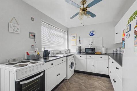 Kitchen_1.jpeg