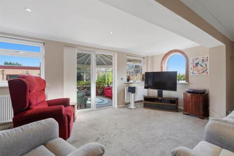 Extended Lounge Dining Room