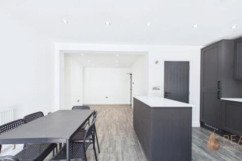 Kitchen / Dining Area